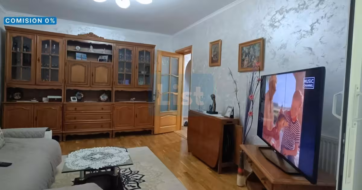 Apartament de vânzare cu 4 camere, mobilat în zona Central, Vaslui