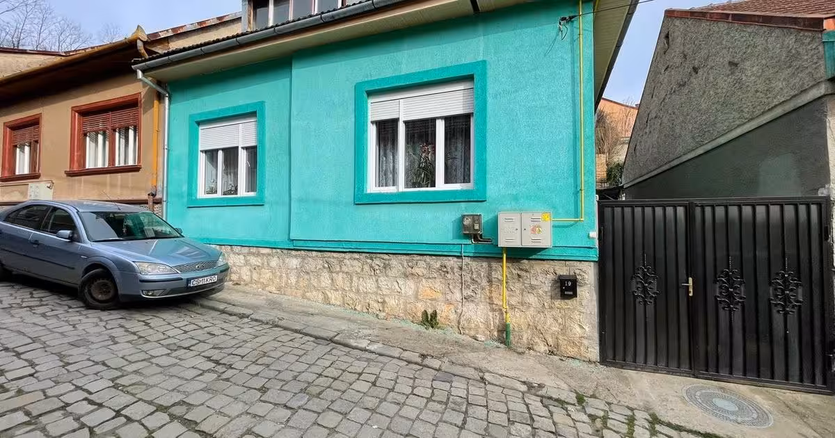 Casă de vânzare cu 3 camere în zona Muncitoresc, Reșița