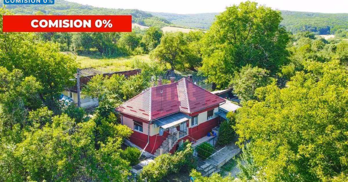 Casă de vânzare cu 3 camere în Bădești