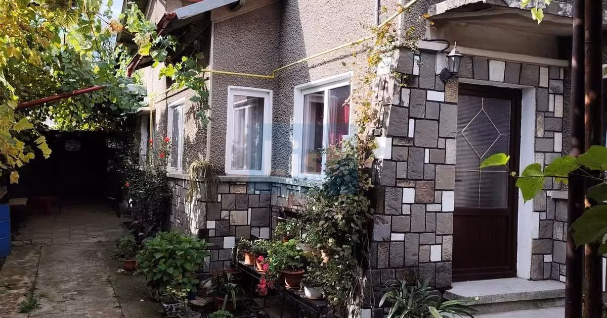 Casă de vânzare cu 4 camere în Băicoi