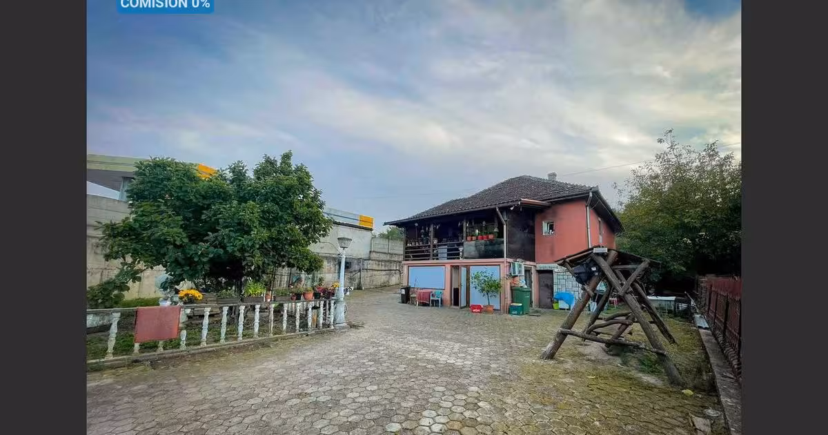 Casă de vânzare cu 5 camere în Reșița