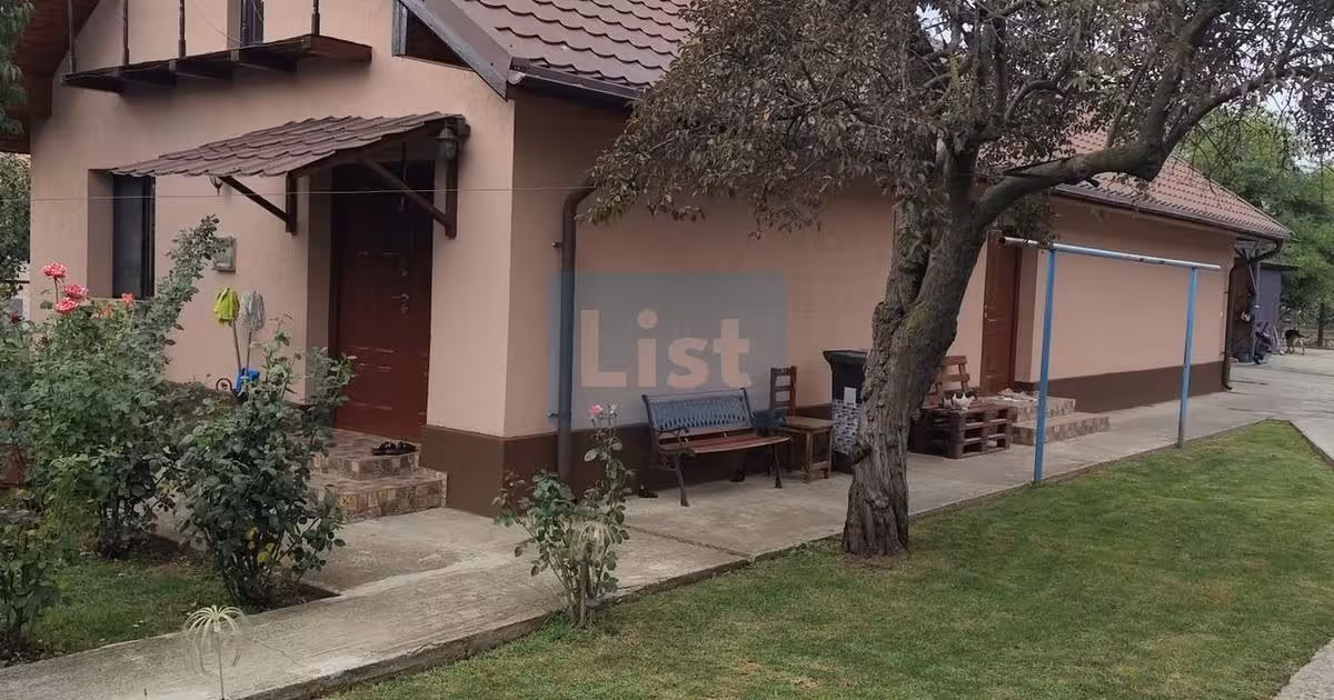 Casă de vânzare cu 3 camere în Lipănești