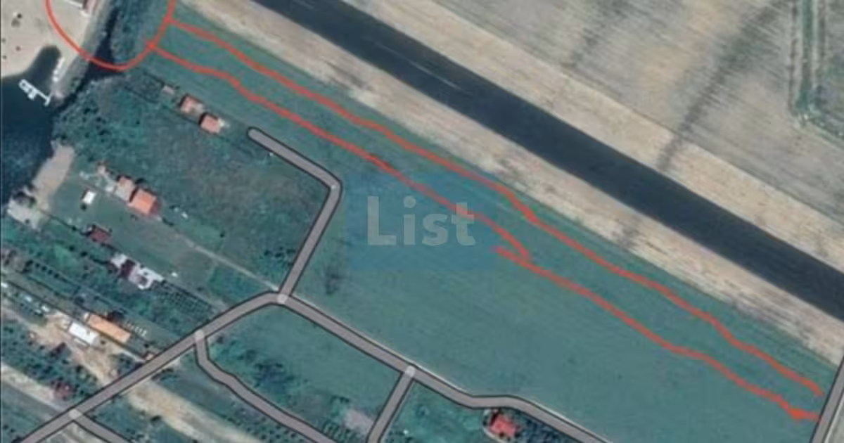 Teren agricol intravilan de vânzare de 9100 mp, în Apa