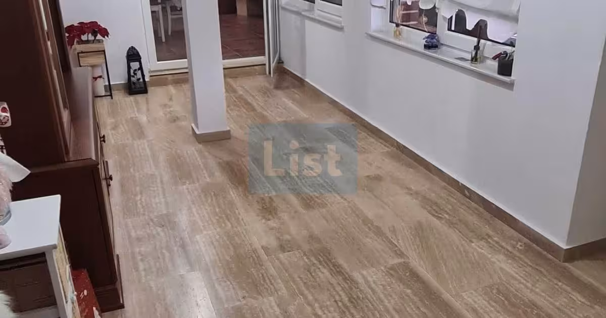 Casă de vânzare cu 3 camere în Fieni