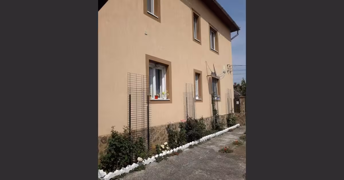 Casă de vânzare cu 6 camere, mobilată în Ineu