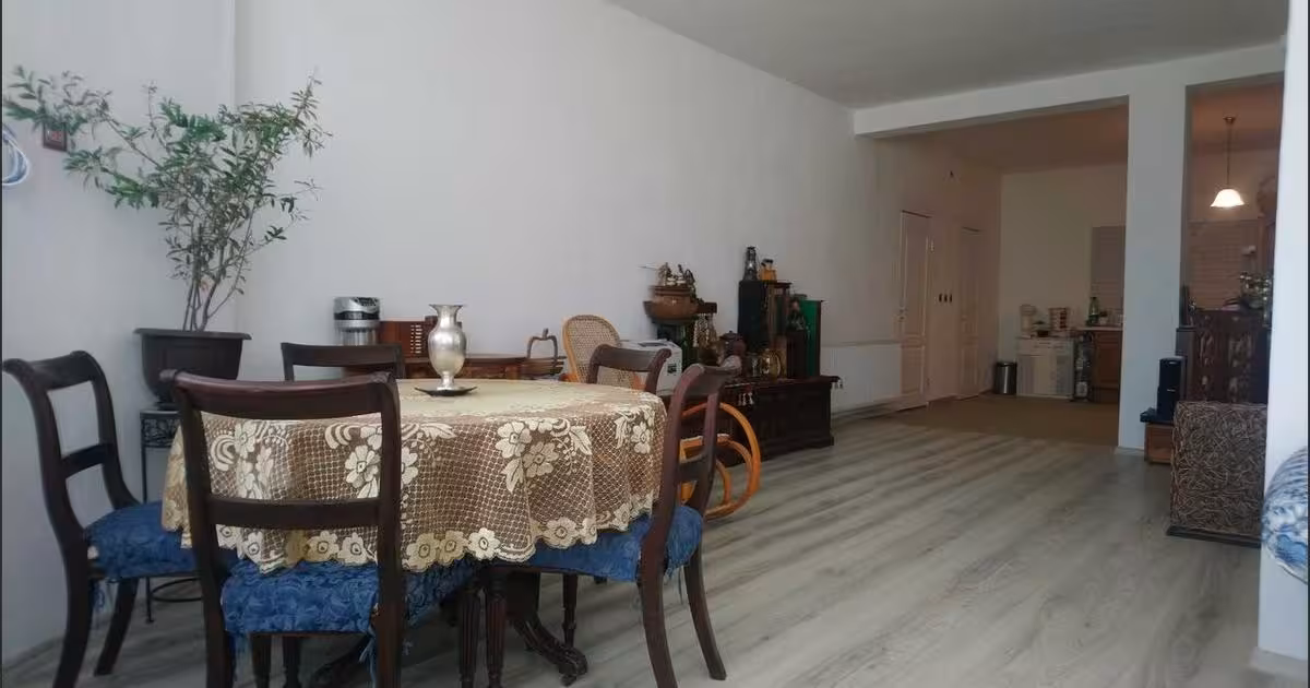 Casă de vânzare cu 3 camere, mobilată în Porumbeni