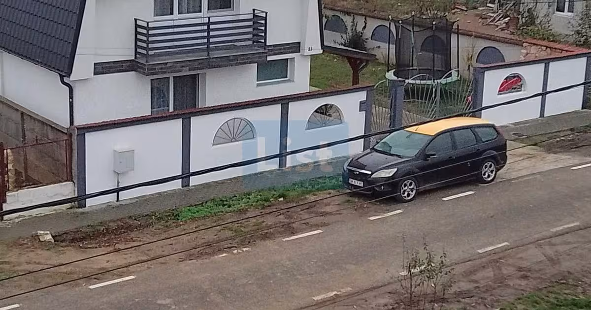 Casă de vânzare cu 5 camere în Botiz