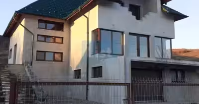 Casă Cara