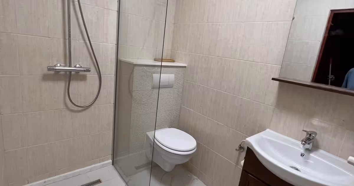 Casă individuală de vânzare cu 8 camere, mobilată în Băile 1 Mai