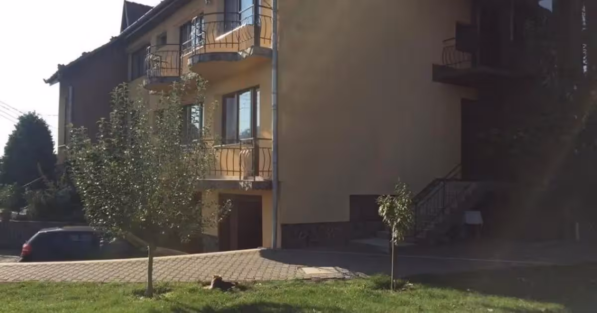 Casă de vânzare cu 8 camere, mobilată în zona Nord, Târgu Mureș