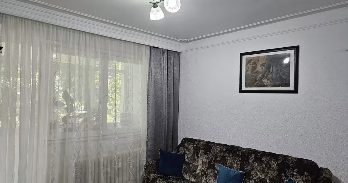 Apartament de vânzare cu 3 camere în zona Podu Roș, Iași