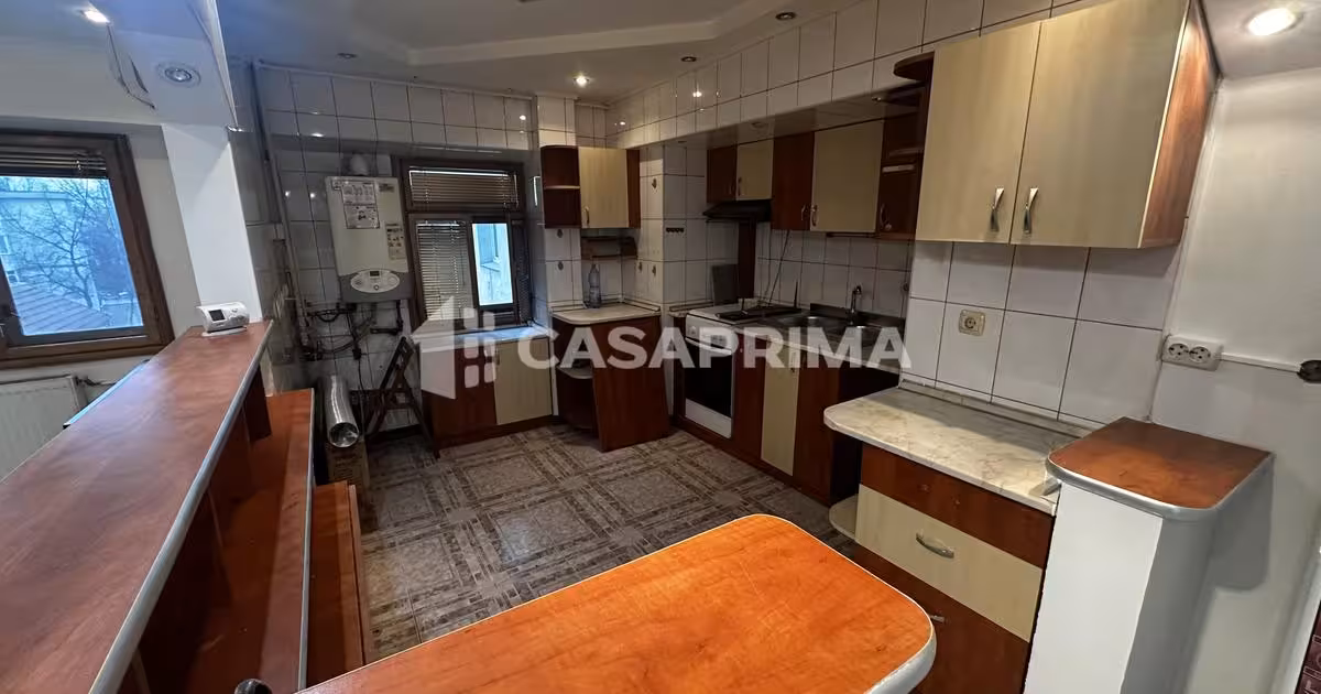 Apartament de vânzare cu 3 camere în zona Păcurari, Iași