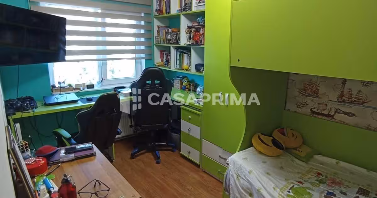 Apartament de vânzare cu 3 camere, mobilat în zona Podu Roș, Iași