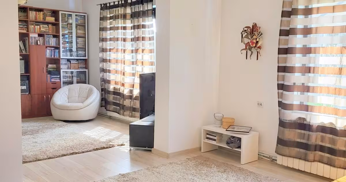 Casă individuală de vânzare cu 4 camere în zona Banca Națională, Bacău