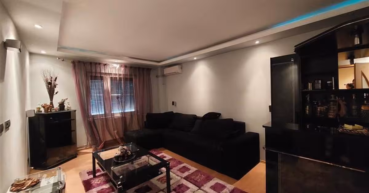Apartament de vânzare cu 3 camere în zona Aurel Vlaicu, Arad