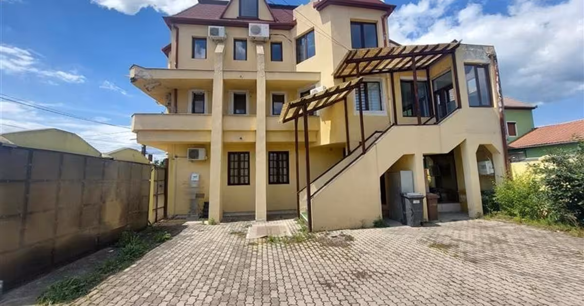 Casă individuală de vânzare cu 18 camere în zona Grădiște, Arad