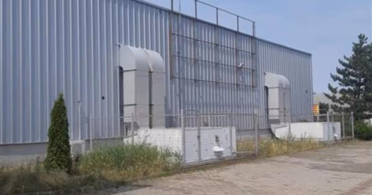Spațiu industrial de vânzare de 8,563 mp, în zona Micălaca, Arad