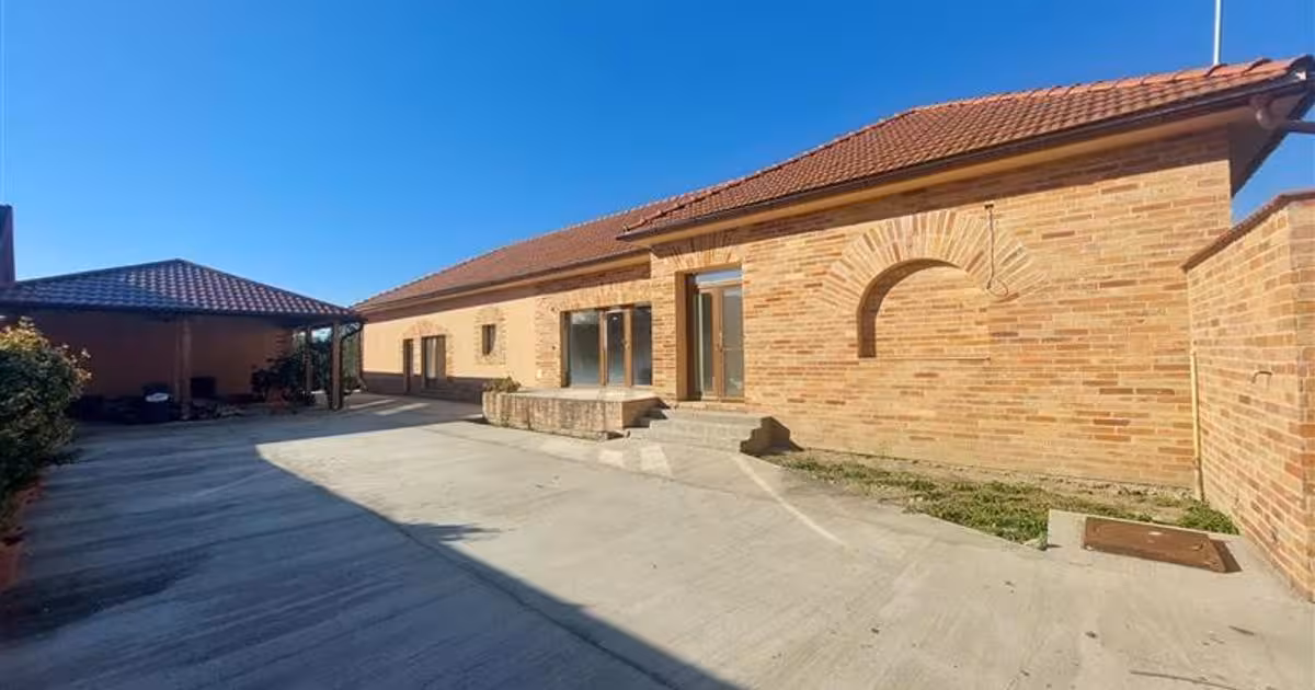 Casă individuală de vânzare cu 4 camere în Chișineu-Criș