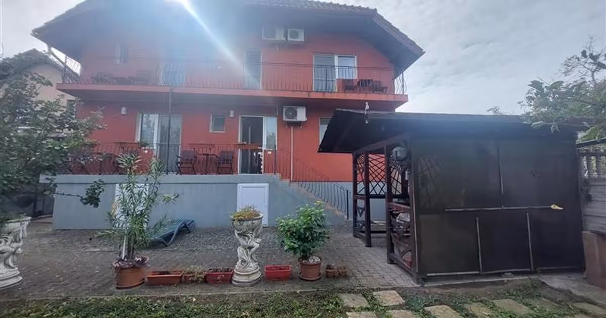 Casă individuală de vânzare cu 10 camere, mobilată în zona Poltur, Arad