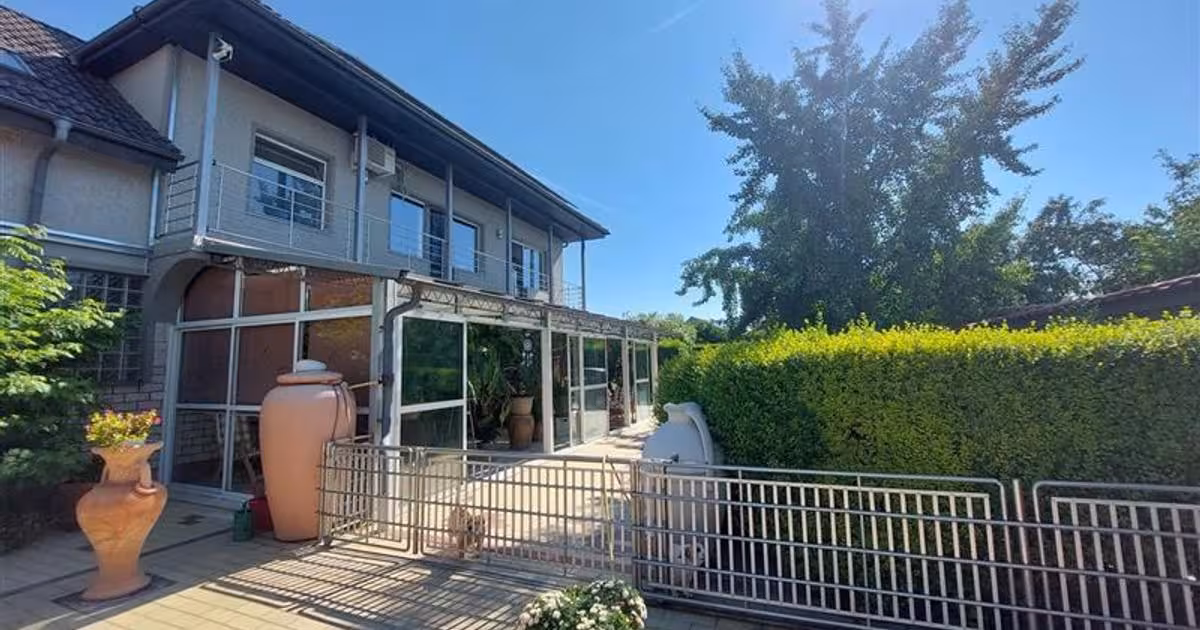 Casă individuală de vânzare cu 7 camere, mobilată în zona Sânnicolau Mic, Arad