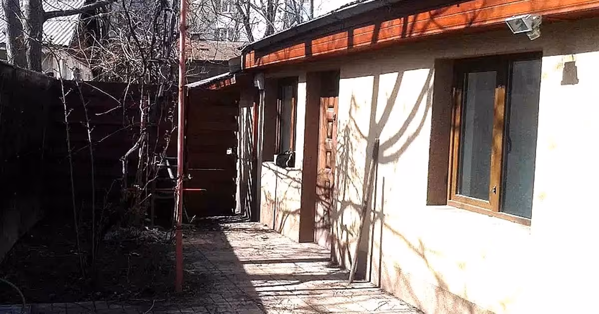 Casă individuală de vânzare cu 3 camere în zona Clăbucet, Sector 1