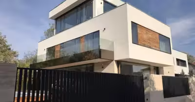 Casă Sisești