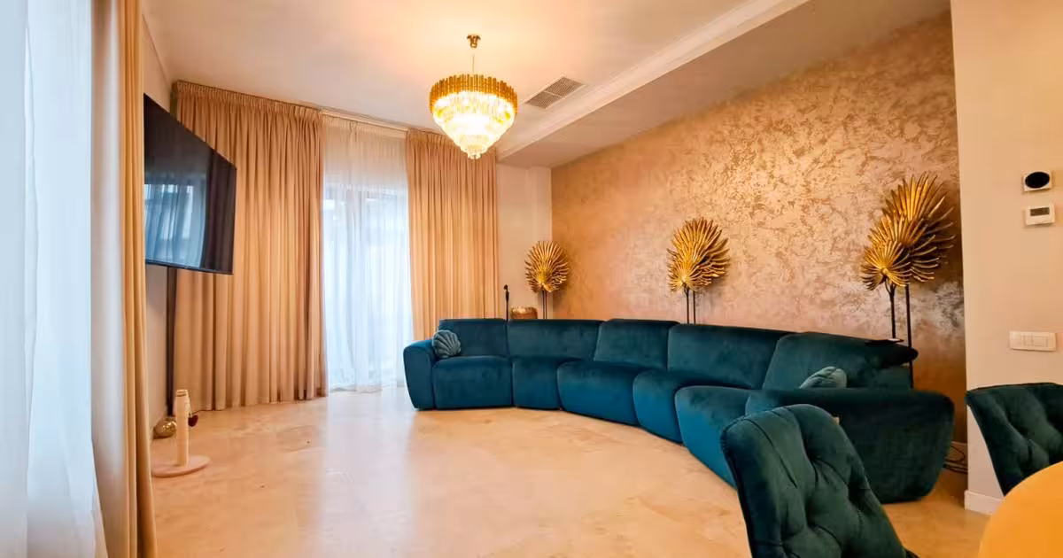 Apartament de vânzare cu 4 camere, mobilat în Petrești