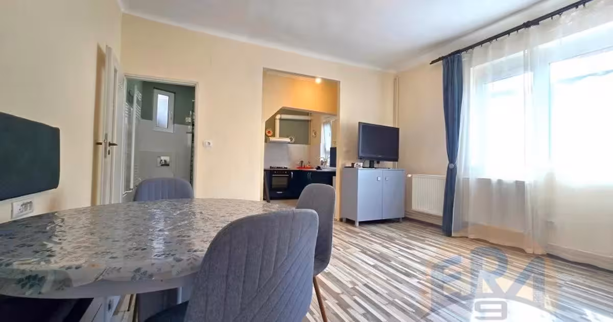 Apartament de vânzare cu 2 camere, mobilat în zona Central, Oradea