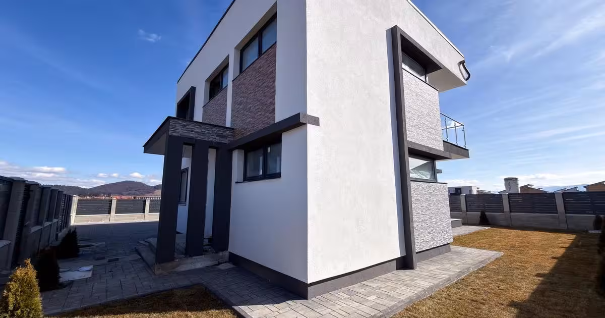Casă individuală de vânzare cu 4 camere în Sânpetru