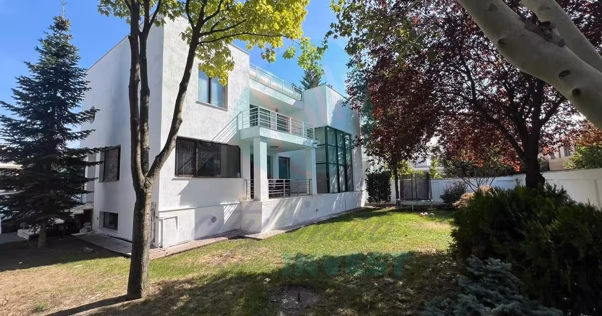 Casă individuală de vânzare cu 10 camere în zona Iancu Nicolae, Sector 1