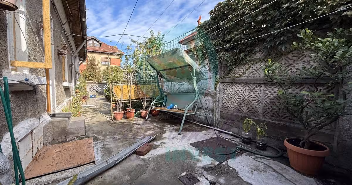 Casă individuală de vânzare cu 3 camere în zona Alba Iulia, Sector 3