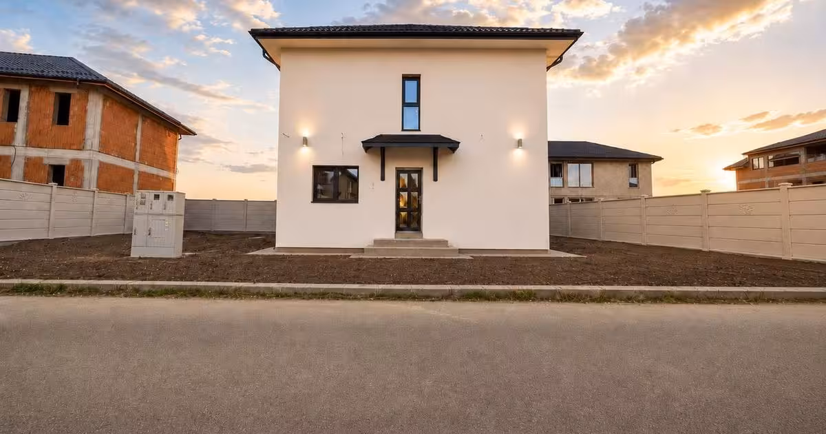 Casă individuală de vânzare cu 5 camere în Tunari