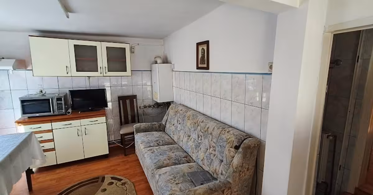 Casă de vânzare cu 3 camere, mobilată în Bușteni