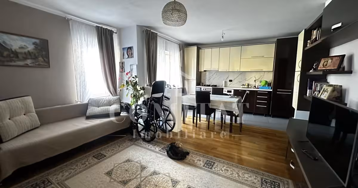Apartament de vânzare cu 3 camere, mobilat în Florești