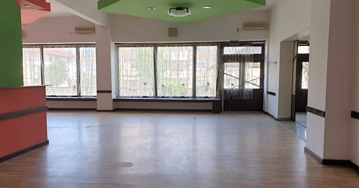 Spațiu comercial de vânzare 696 mp în Râșnov