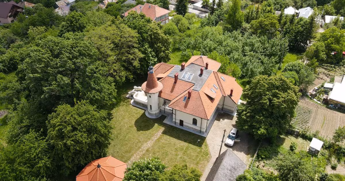 Casă individuală de vânzare cu 10 camere în zona Ultracentral, Piatra-Neamț