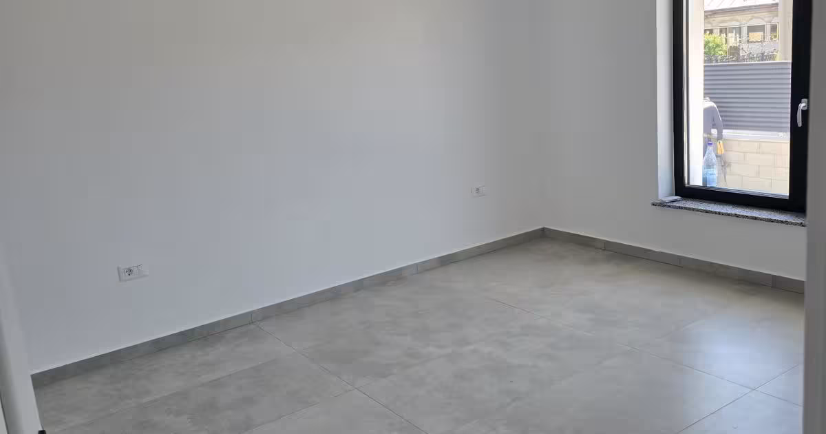 Casă de vânzare cu 4 camere în Roman