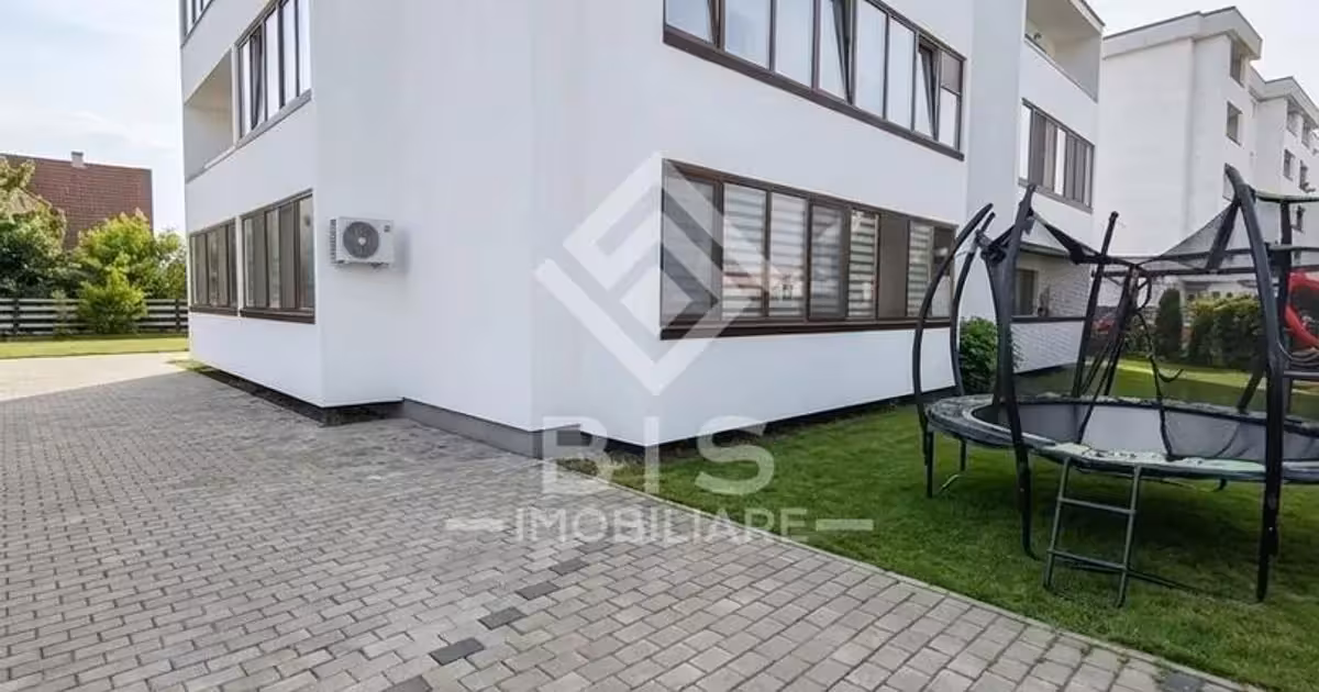 Apartament de vânzare cu 3 camere în zona Sud, Bistrița