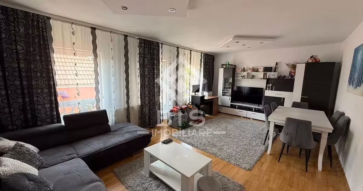 Apartament de vânzare cu 4 camere în zona Sud, Bistrița