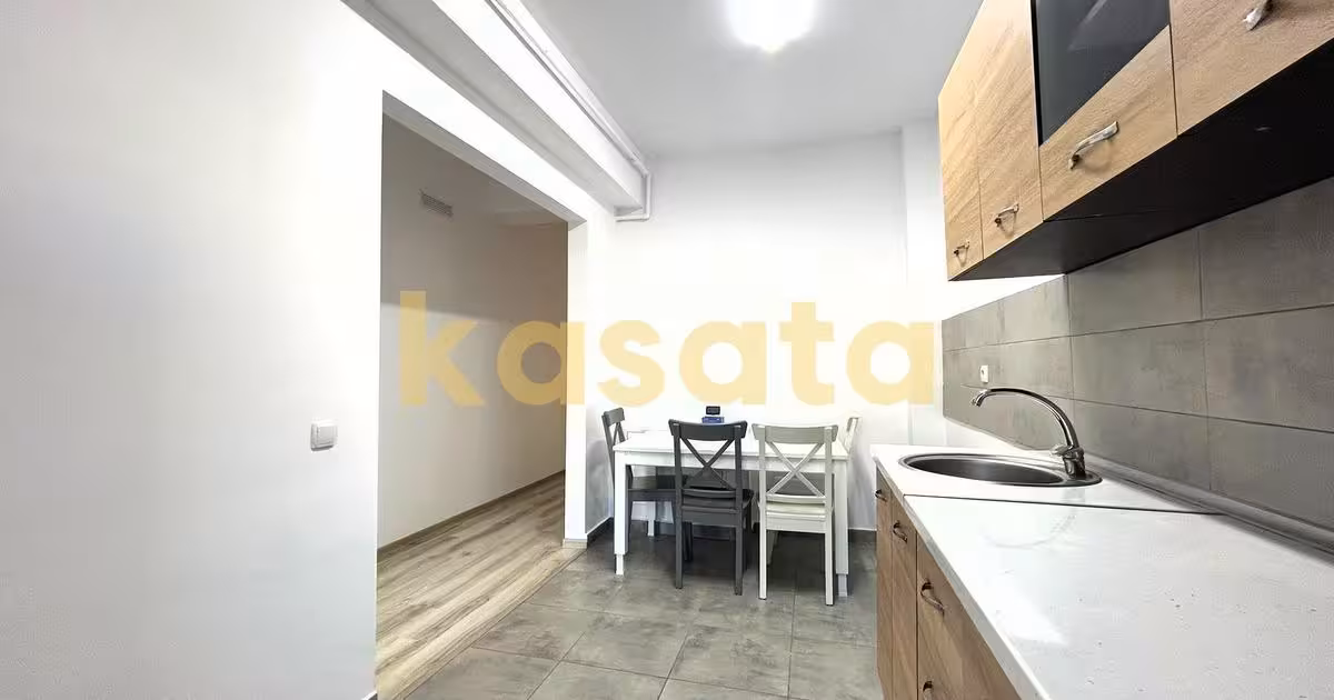 Apartament de vânzare cu 4 camere, mobilat în Ștefăneștii de Jos