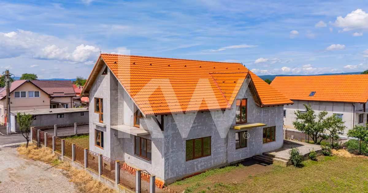 Casă individuală de vânzare cu 7 camere în Feldioara