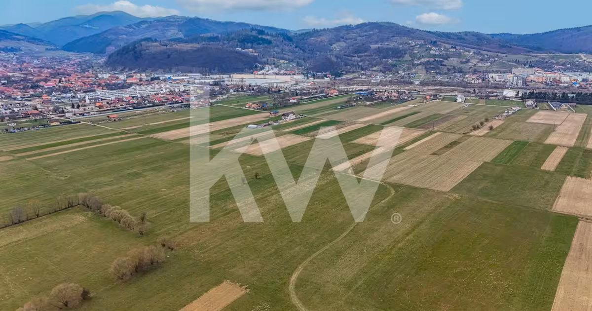 Teren agricol intravilan de vânzare de 1570 mp, în Zărnești
