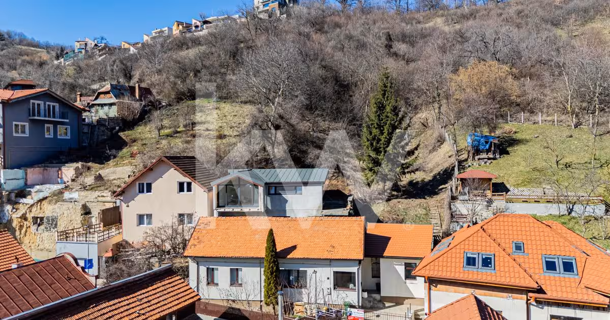 Casă individuală de vânzare cu 2 camere, mobilată în zona Schei, Brașov