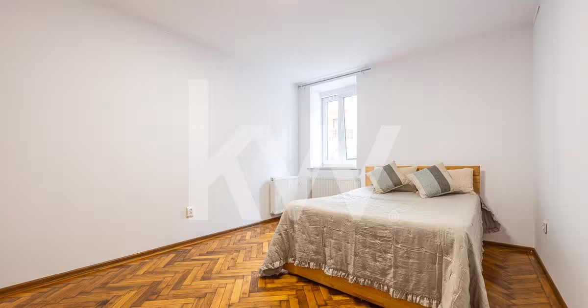 Apartament de vânzare cu 3 camere, mobilat în zona Centrul Istoric, Brașov