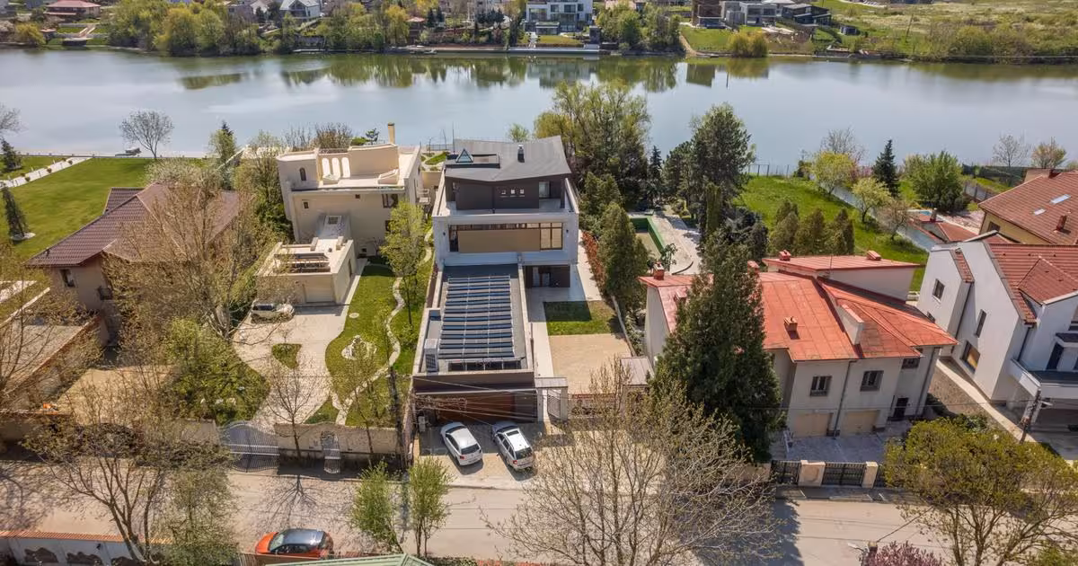 Casă individuală de vânzare cu 7 camere în Mogoșoaia