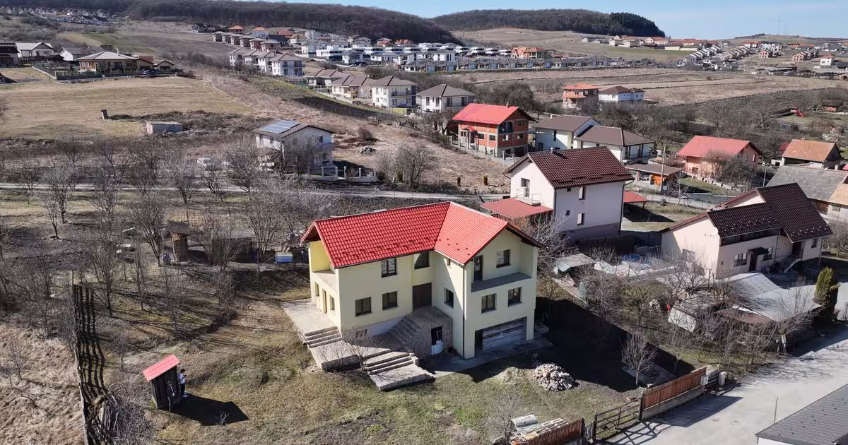 Casă individuală de vânzare cu 5 camere în Chinteni
