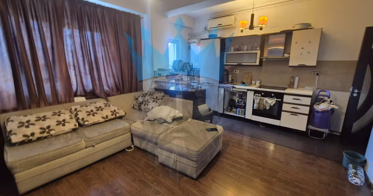 Apartament de vânzare cu 3 camere, mobilat în Roșu