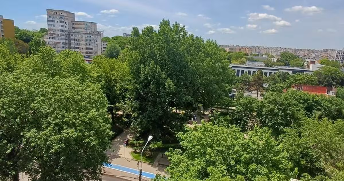 Apartament de vânzare cu 2 camere în zona Tomis II, Constanța
