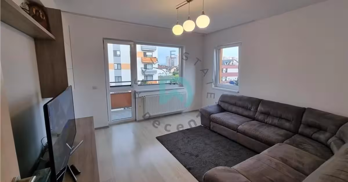 Apartament de vânzare cu 3 camere în zona Tractorul, Brașov