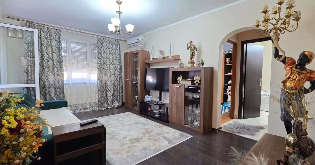 Apartament de vânzare cu 4 camere în zona Far, Constanța